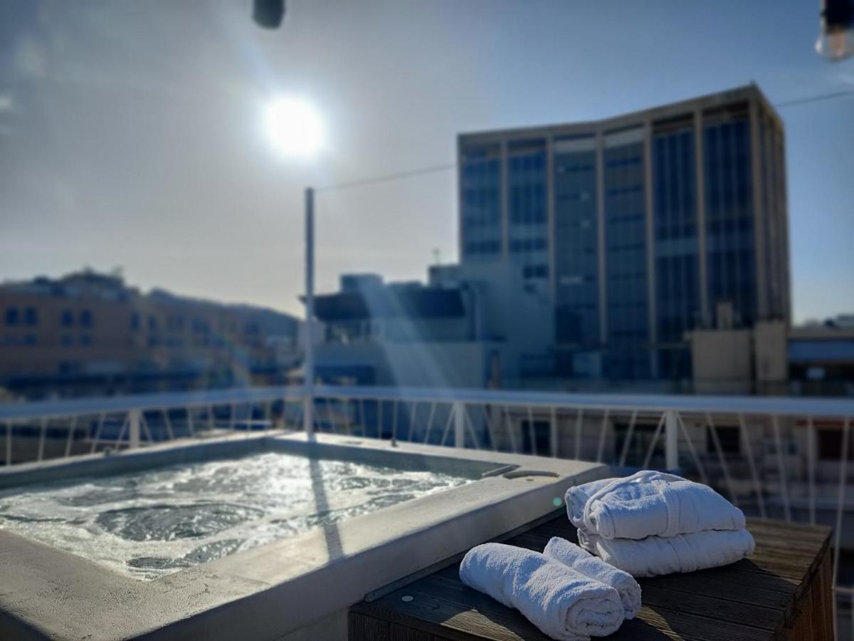 Unique Solar Penthouse With Jacuzzi And Sauna In Central Athena Bagian luar foto